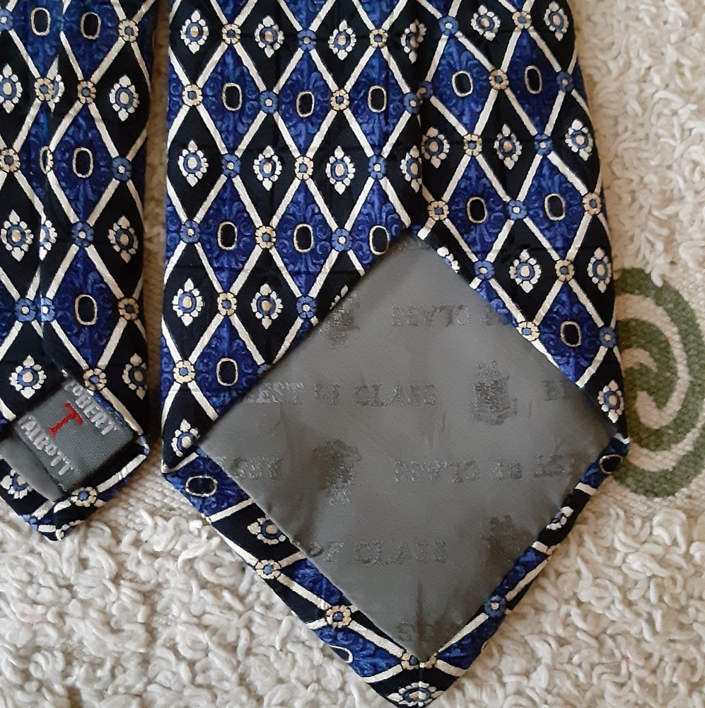 Tie - Picture 3 of 3